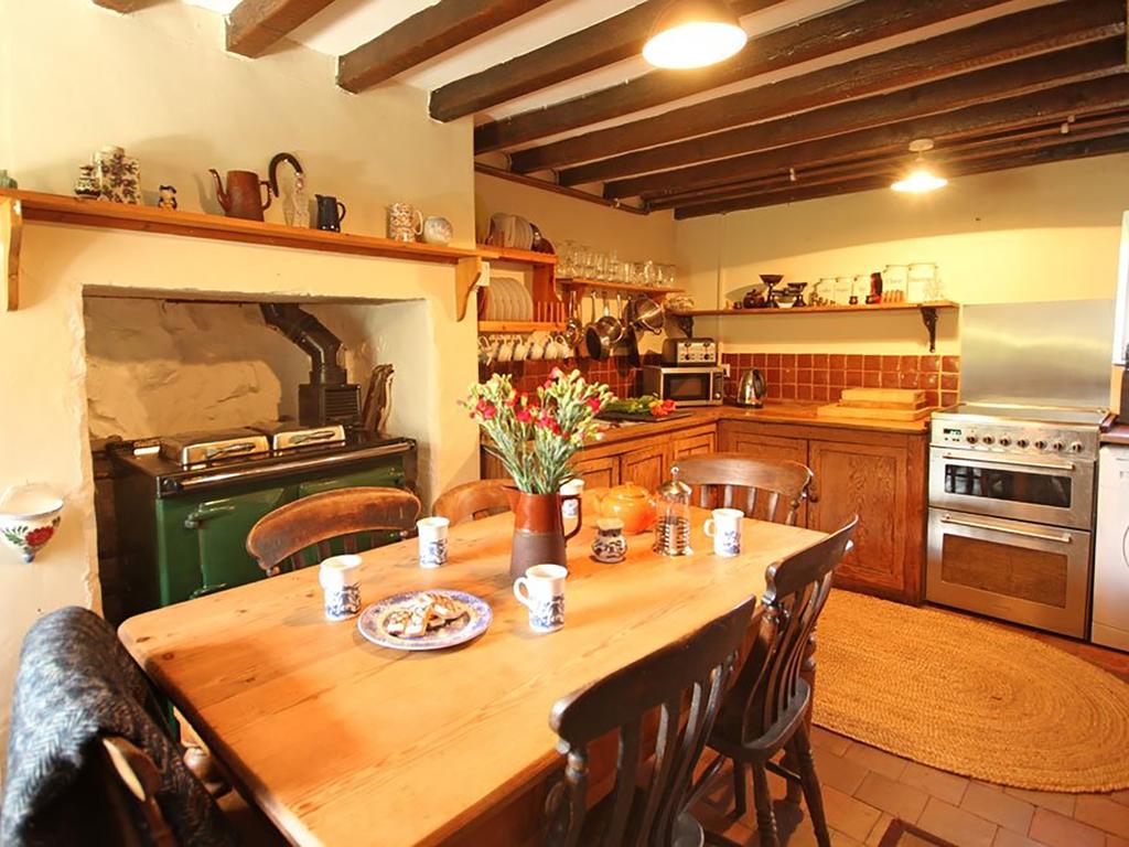 Buck Cottage room 2