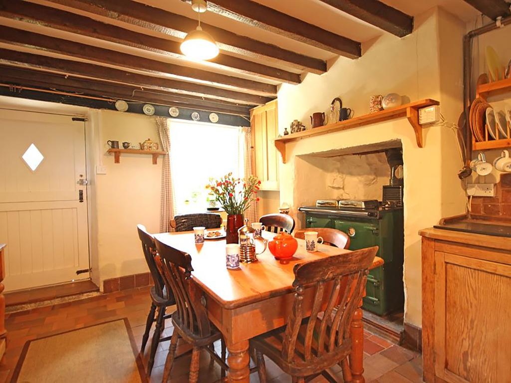 Buck Cottage room 3