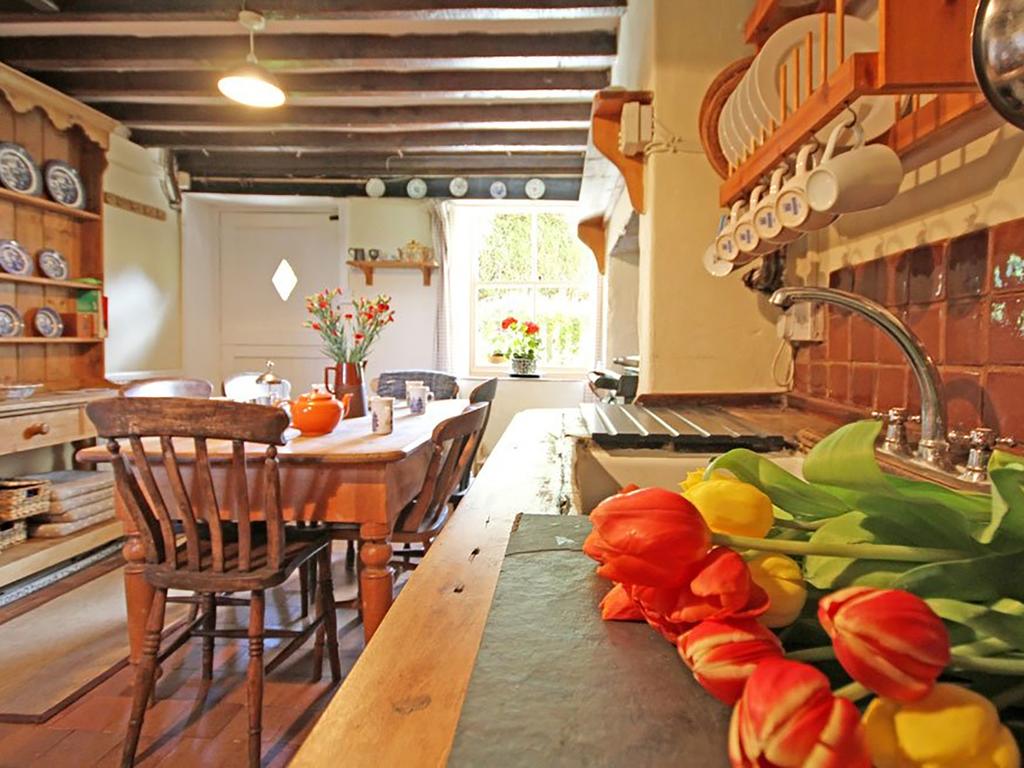 Buck Cottage room 4
