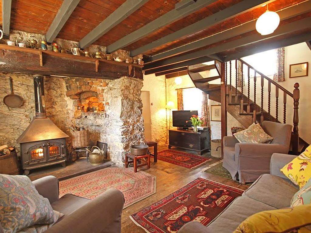 Buck Cottage room 5
